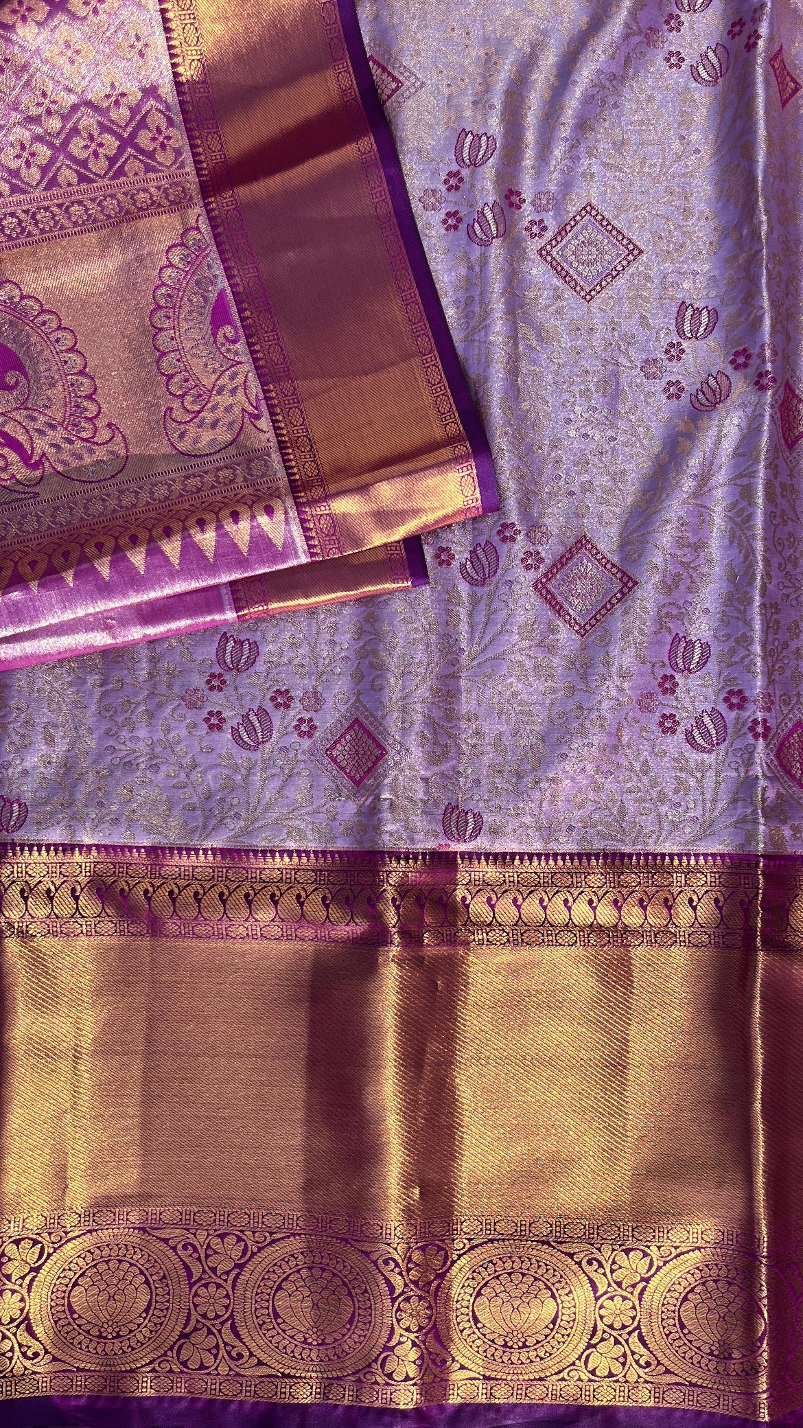 Thaamira Nilavu – Pure Kanchipuram Silk Saree