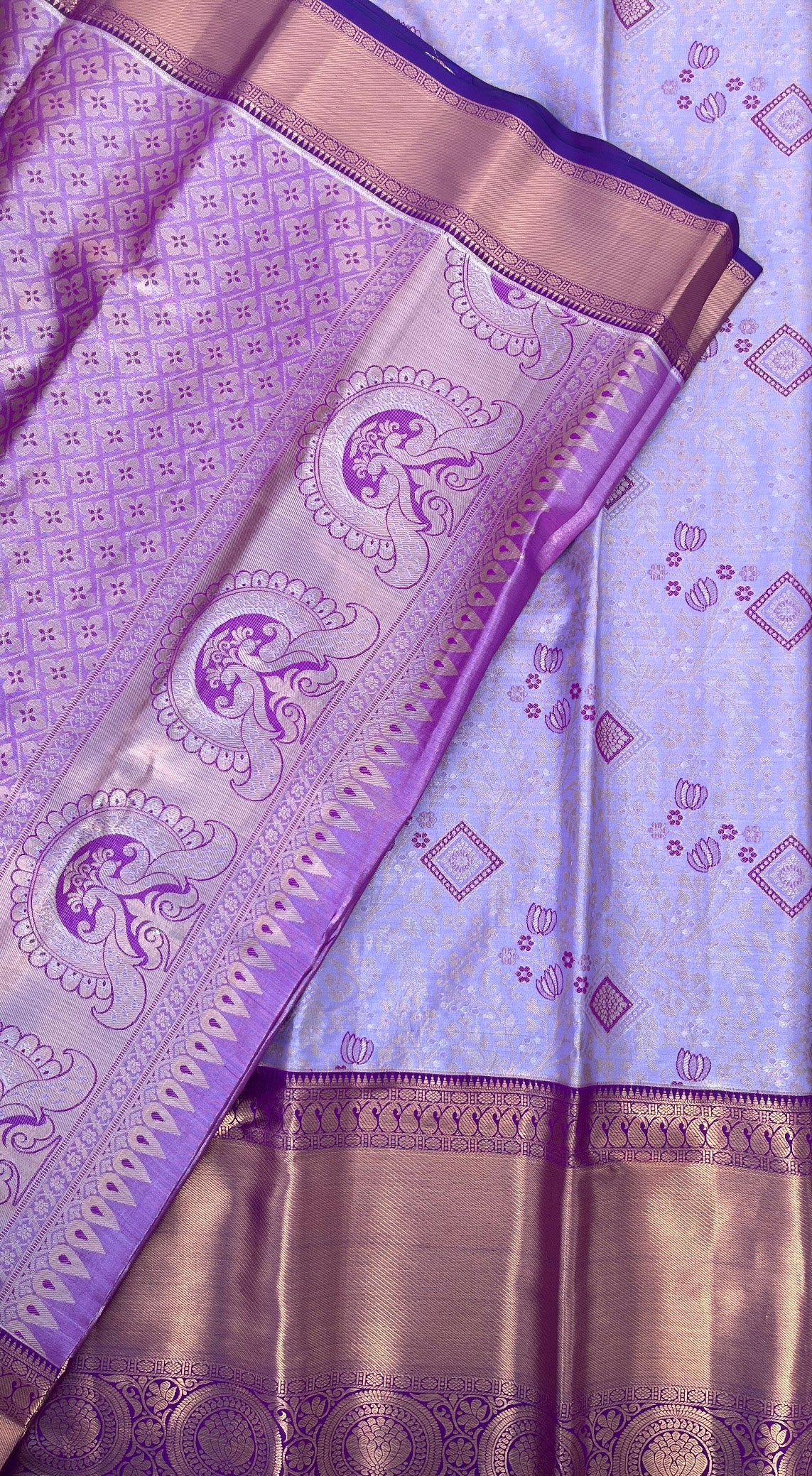 Thaamira Nilavu – Pure Kanchipuram Silk Saree