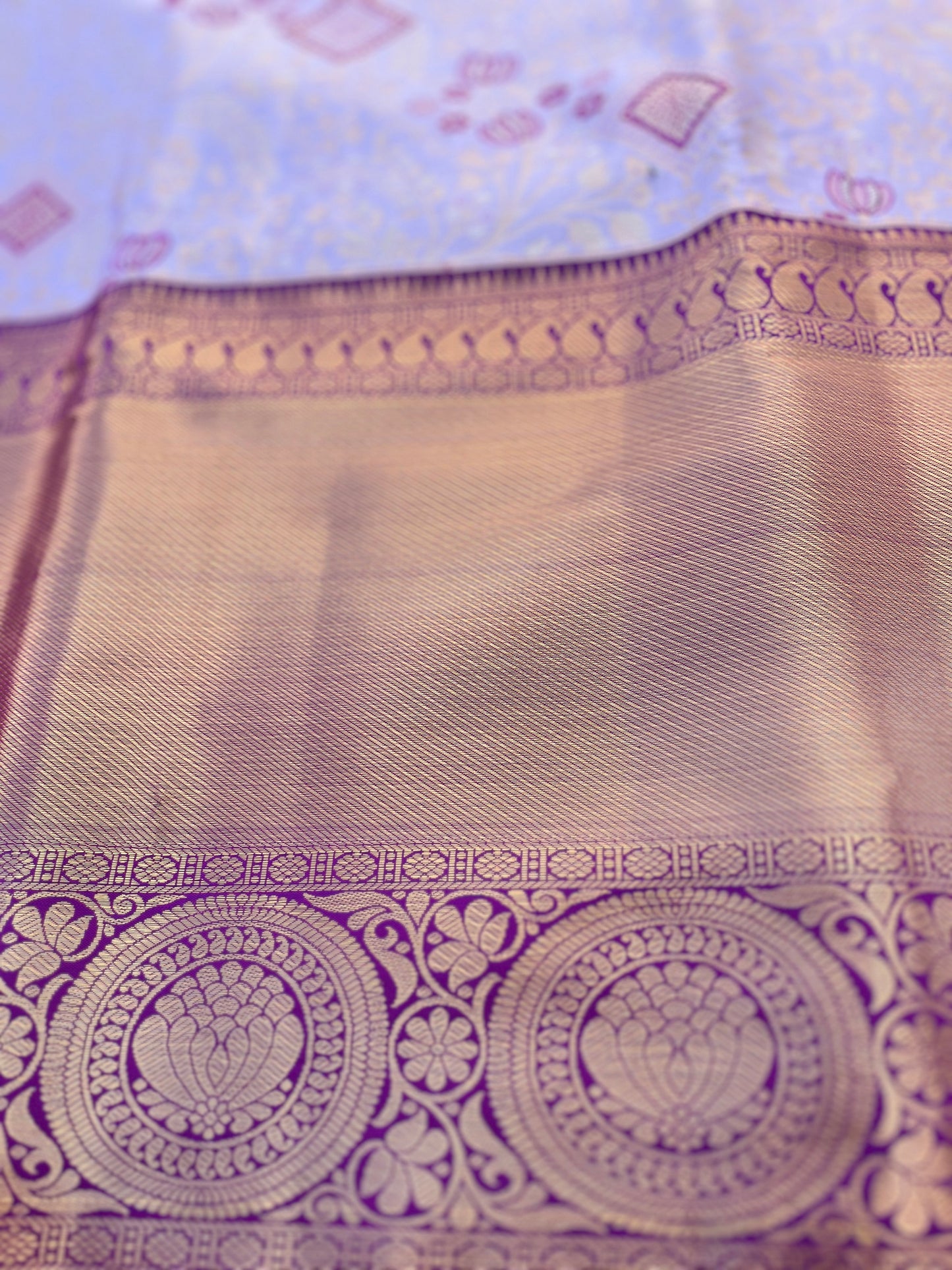 Thaamira Nilavu – Pure Kanchipuram Silk Saree