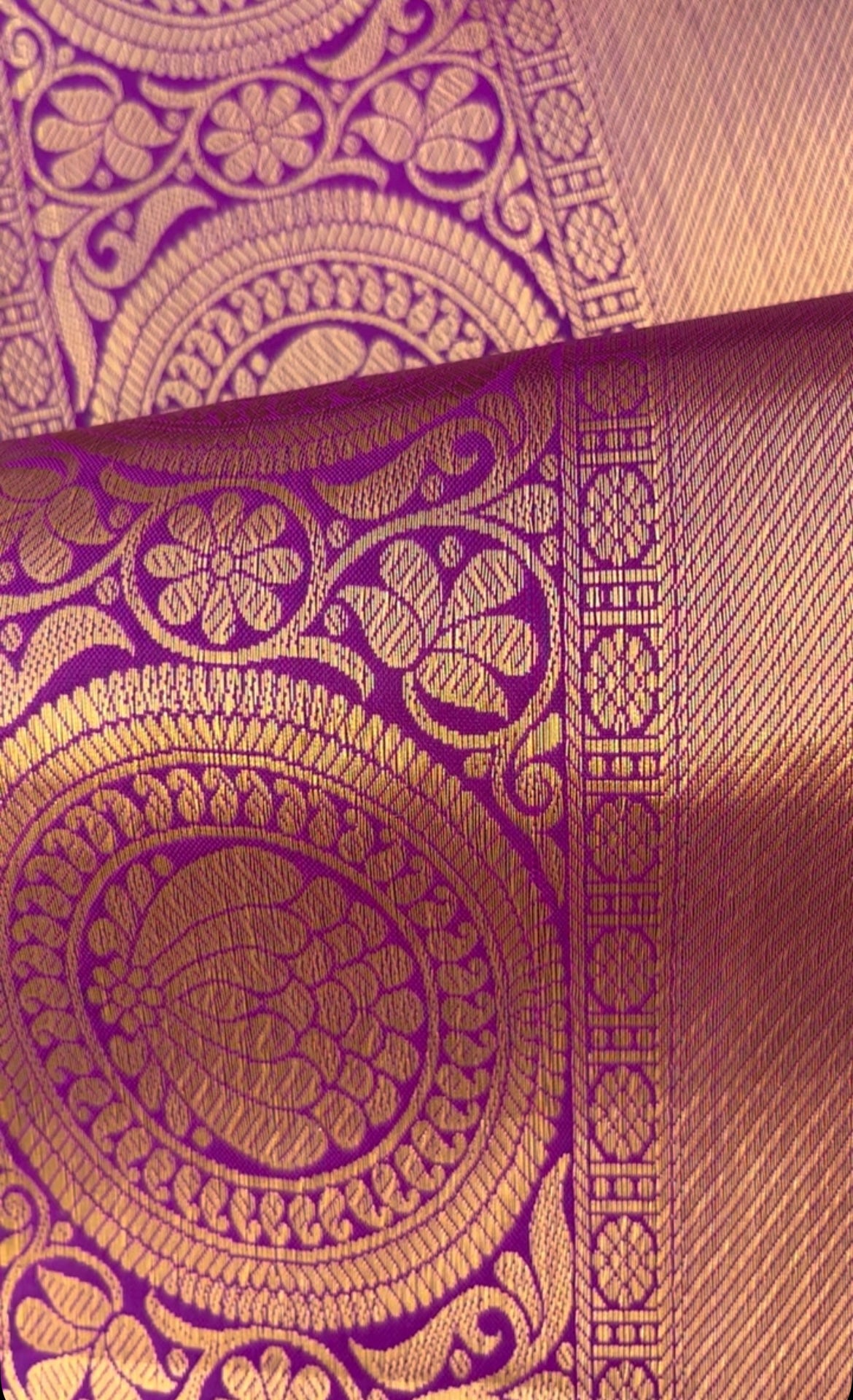 Thaamira Nilavu – Pure Kanchipuram Silk Saree