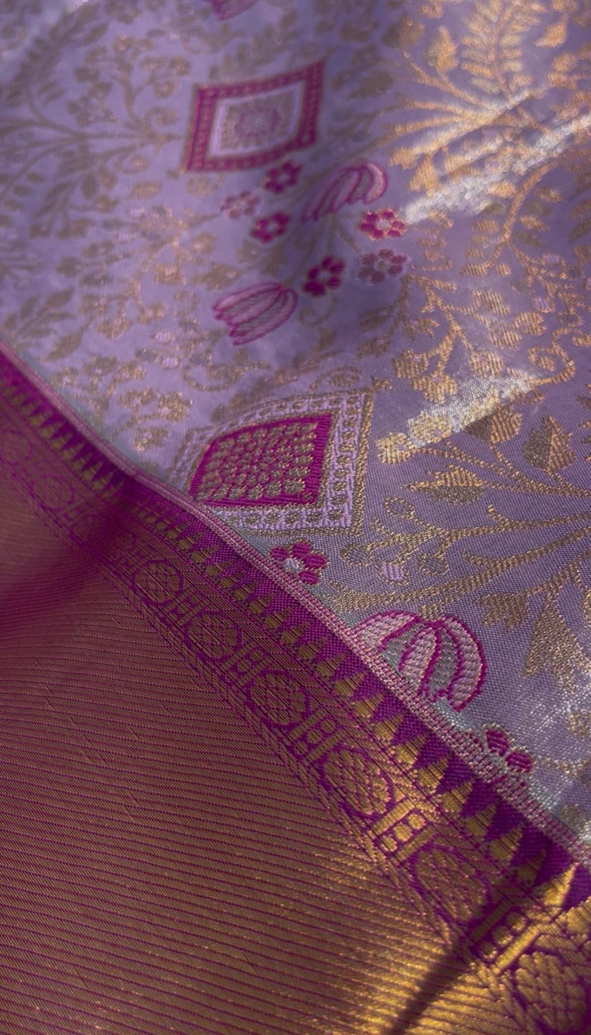 Thaamira Nilavu – Pure Kanchipuram Silk Saree