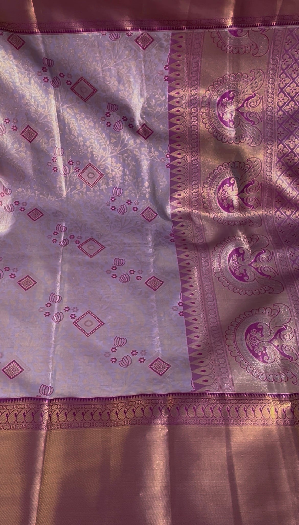 Thaamira Nilavu – Pure Kanchipuram Silk Saree
